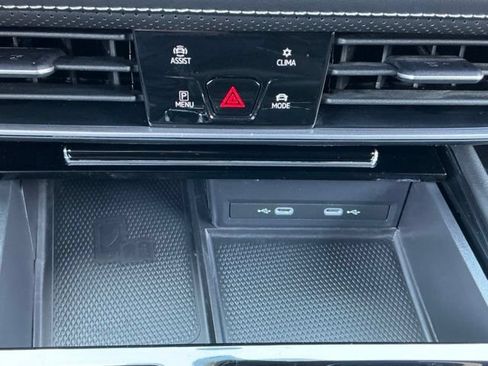 Used 2024 Volkswagen Atlas Cross Sport SE AWD/4WD image 27