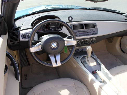 Used 2003 BMW Z4 2.5i image 12