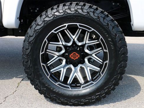 New 2026 Ford F250 Lariat w/ Black Appearance Package image 8