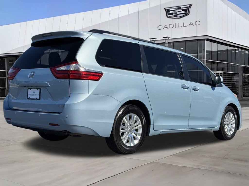 Used 2017 Toyota Sienna XLE Premium FWD image 8