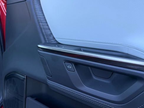 Used 2025 Rivian R1S Adventure image 10