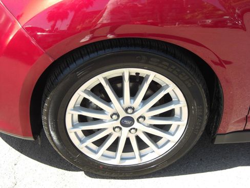 Used 2015 Ford C-MAX SEL image 4