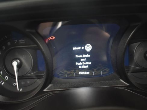 Used 2025 Jeep Wrangler Unlimited Sahara w/ Safety Group AWD/4WD image 16