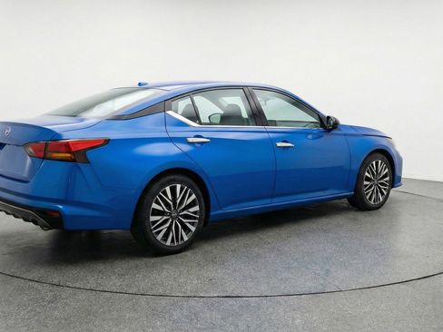 Used 2025 Nissan Altima 2.5 SV image 9