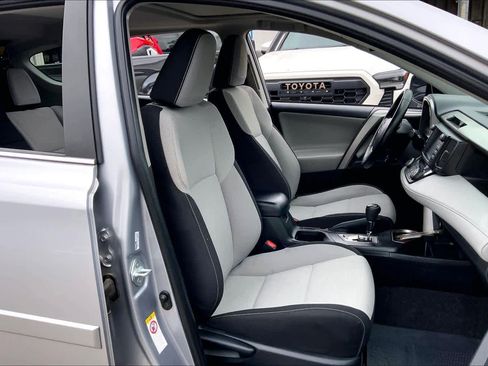 Used 2018 Toyota RAV4 XLE image 9