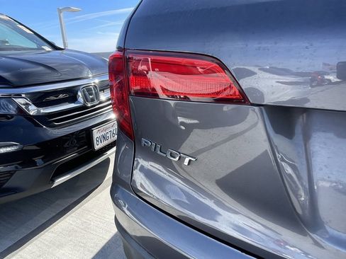 Used 2017 Honda Pilot EX image 4