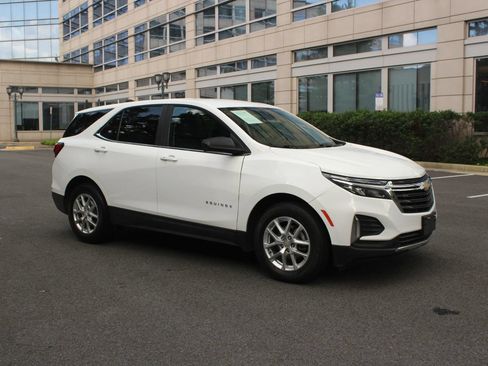 Used 2022 Chevrolet Equinox LT FWD image 2