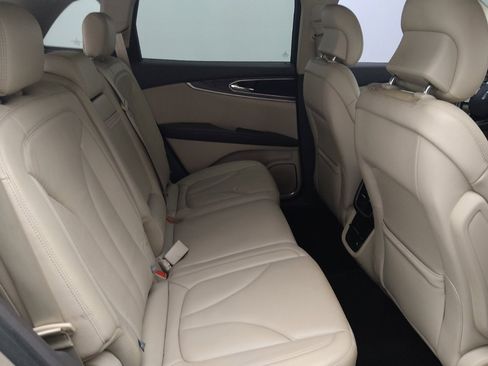 Used 2017 Lincoln MKX Reserve w/ Cargo Utility Package FWD image 19
