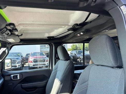 Certified 2024 Jeep Wrangler Willys image 19