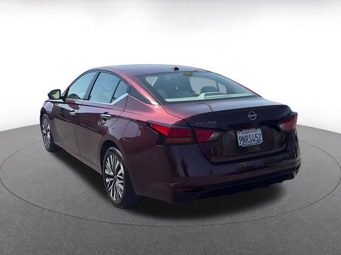 Used 2025 Nissan Altima 2.5 SV image 11