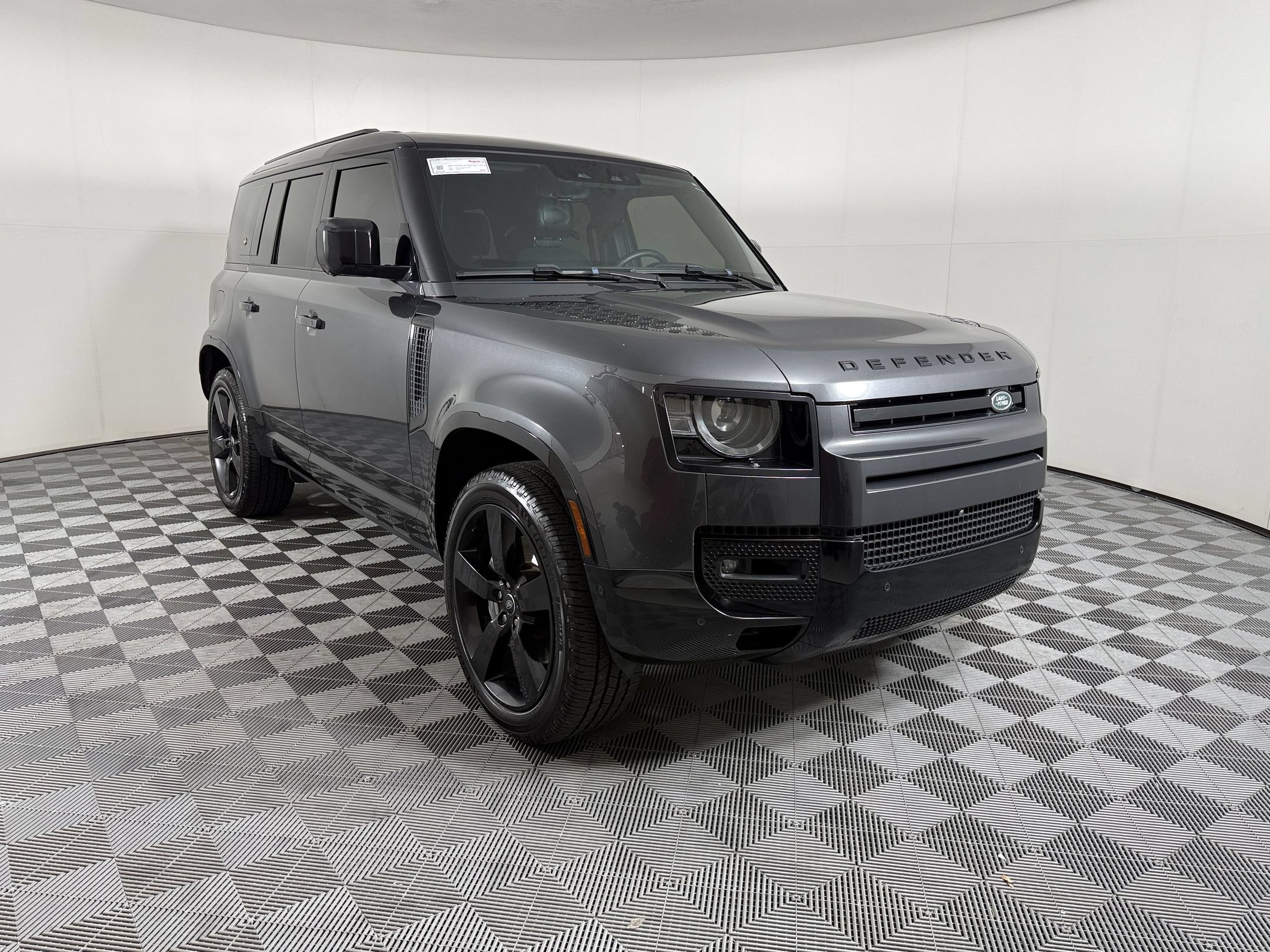 Used 2024 Land Rover Defender 110 X-Dynamic SE AWD/4WD image 7