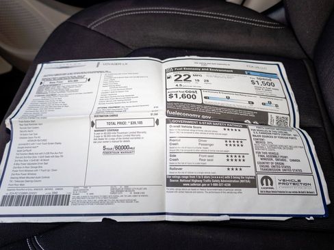 Used 2022 Chrysler Voyager LX image 29