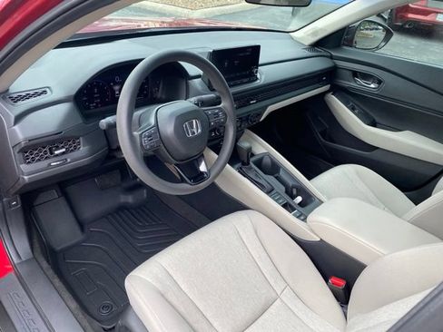 Used 2025 Honda Accord SE image 19