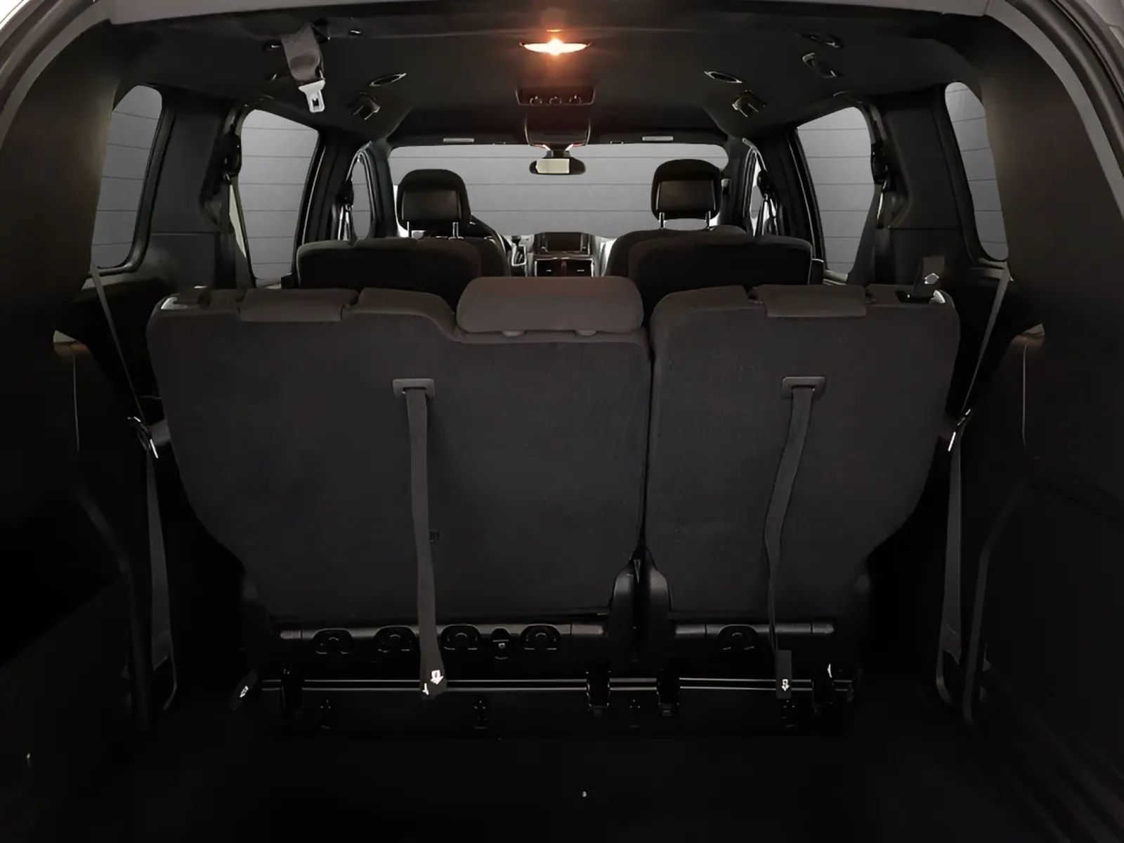 Used 2020 Dodge Grand Caravan SE FWD image 12