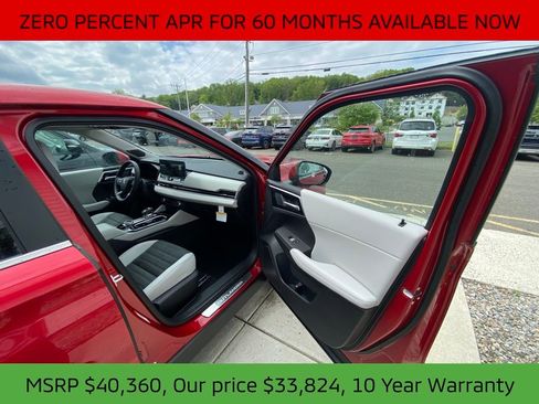 New 2025 Mitsubishi Outlander SE image 32