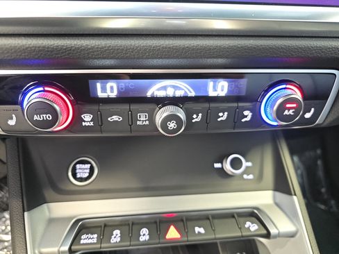 Certified 2025 Audi Q3 2.0T Premium w/ Convenience Package AWD/4WD image 19