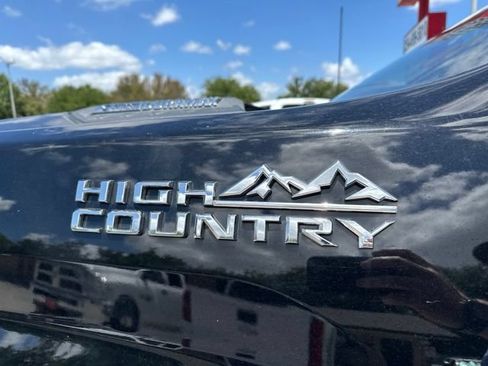 Used 2020 Chevrolet Silverado 2500 High Country w/ Technology Package AWD/4WD image 5