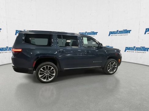 Used 2023 Jeep Wagoneer Series III w/ Premium Group I AWD/4WD image 12