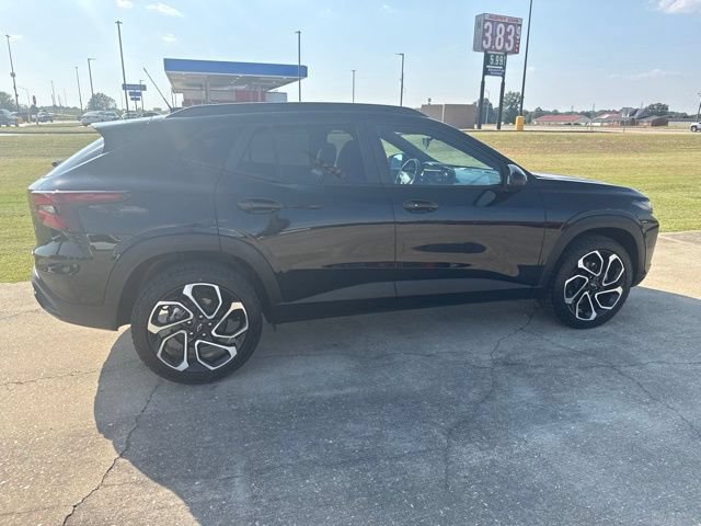 Used 2024 Chevrolet Trax RS w/ Sunroof Package FWD image 8