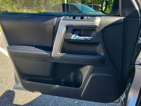 Used 2020 Toyota 4Runner SR5 image 36