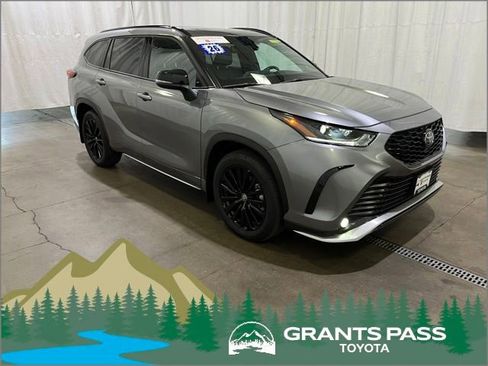 Used 2026 Toyota Highlander XSE AWD/4WD image 1