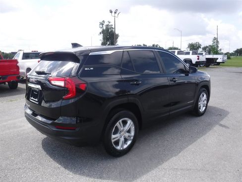 Used 2022 GMC Terrain SLE w/ LPO, Floor Liner Package FWD image 2
