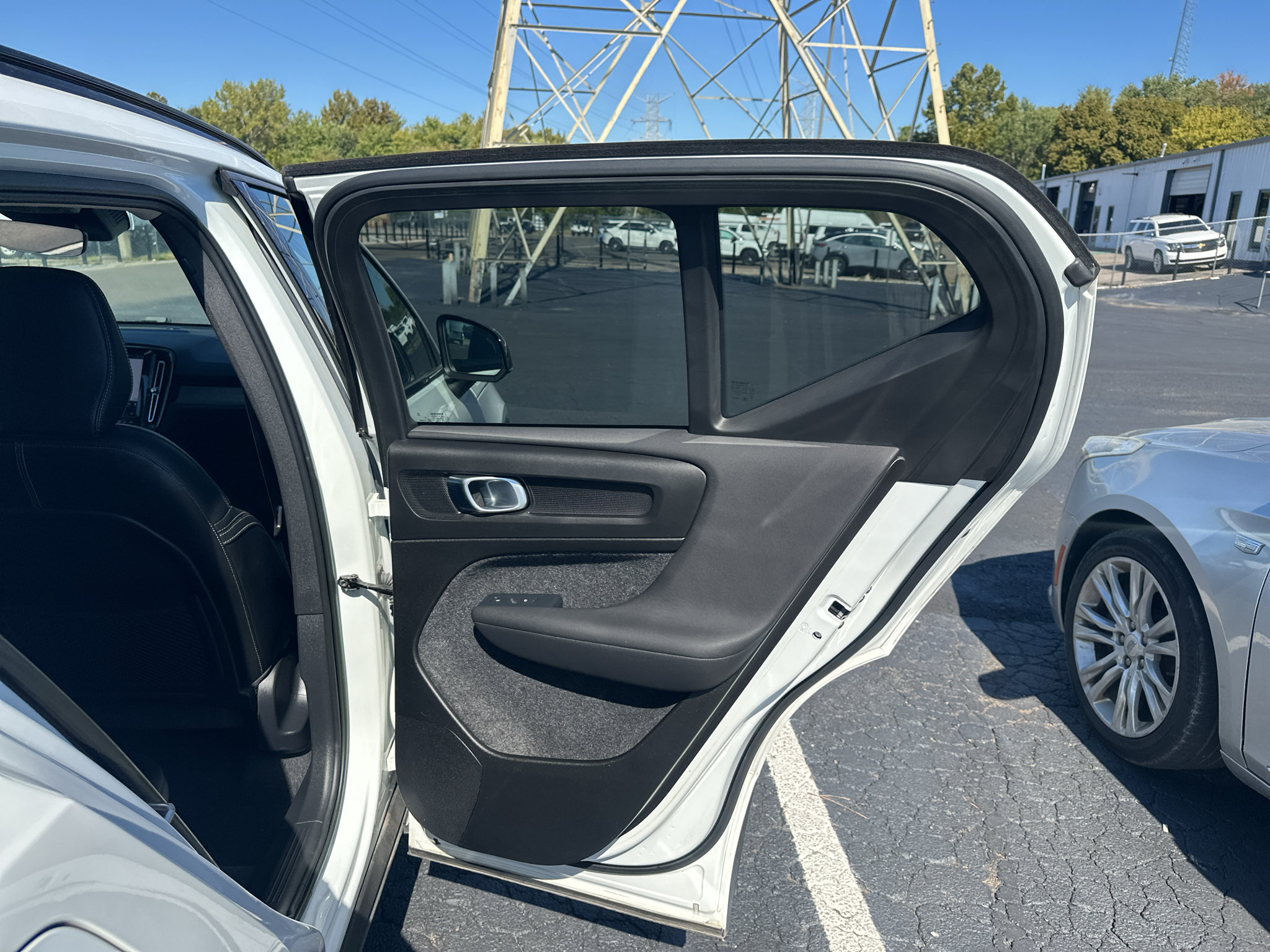 Used 2023 Volvo XC40 B4 Ultimate FWD image 18