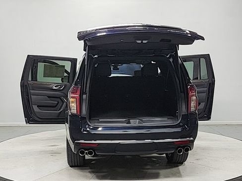 Used 2021 Chevrolet Suburban Premier w/ Premium Package AWD/4WD image 14