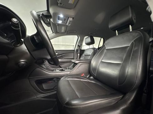 Used 2023 GMC Acadia SLT w/ Preferred Package FWD image 16