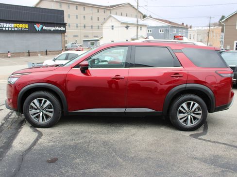 Certified 2023 Nissan Pathfinder SL image 2