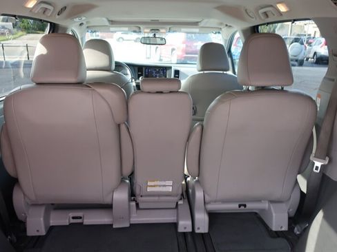 Used 2015 Toyota Sienna XLE Premium image 36