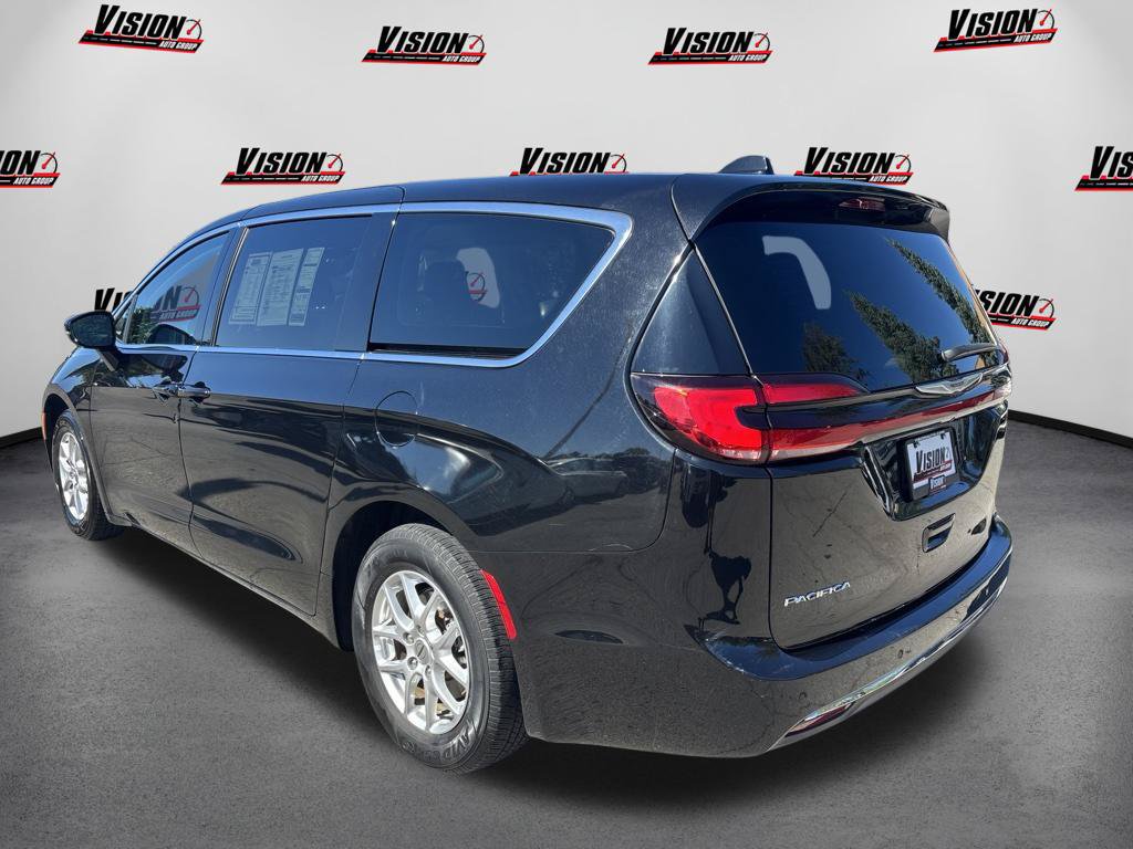 Used 2024 Chrysler Pacifica Touring-L FWD image 9
