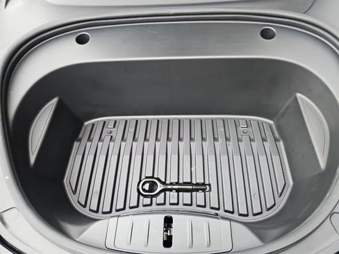 Used 2023 Tesla Model 3 Standard Range image 13