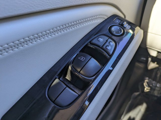 Used 2023 Nissan Altima 2.5 SV w/ SV Premium Package FWD image 22