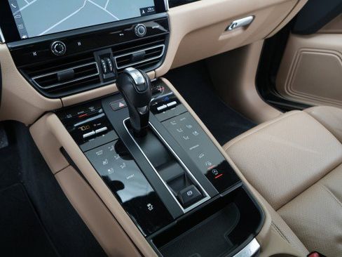 Used 2023 Porsche Macan AWD image 50