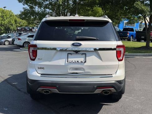 Used 2018 Ford Explorer XLT w/ Equipment Group 202A FWD image 24