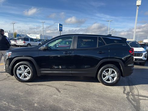 Used 2024 GMC Terrain SLE image 6