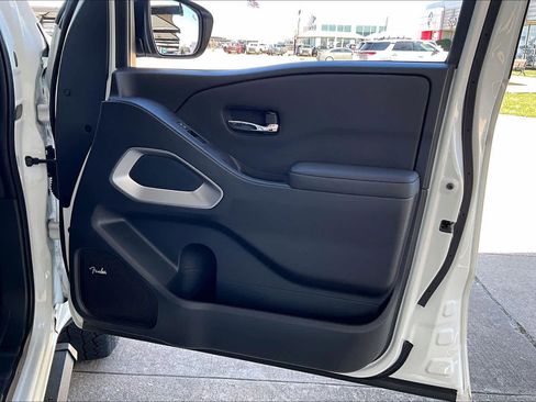 Used 2024 Nissan Frontier SV w/ Hardbody Edition image 23