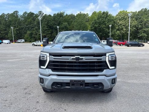 Used 2024 Chevrolet Silverado 2500 LTZ w/ LTZ Plus Package AWD/4WD image 2