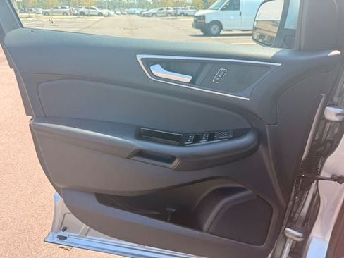 Used 2020 Ford Edge SEL w/ Convenience Package FWD image 12