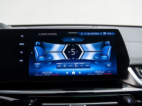 Certified 2025 BMW X2 xDrive28i w/ Premium Package image 25