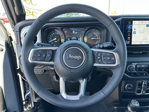 Certified 2025 Jeep Wrangler Unlimited Sahara w/ Safety Group AWD/4WD image 12