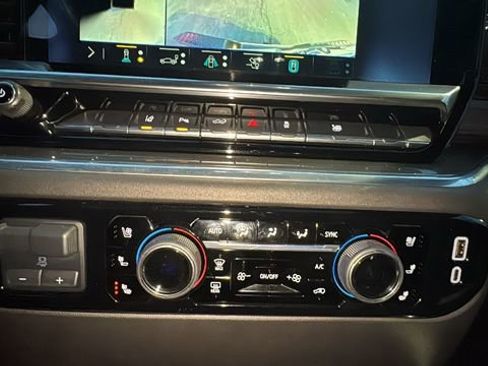 Used 2024 Chevrolet Silverado 2500 High Country w/ High Country Premium Package image 22