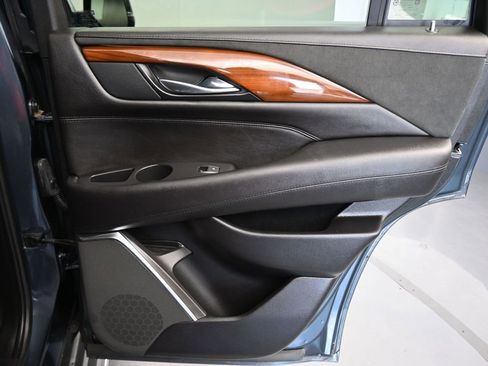 Used 2019 Cadillac Escalade Luxury image 44