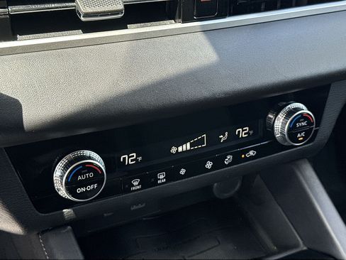 Used 2023 Mitsubishi Outlander ES FWD image 16