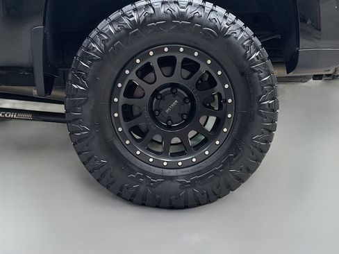 Used 2022 Chevrolet Silverado 1500 LT Trail Boss w/ Convenience Package II AWD/4WD image 36