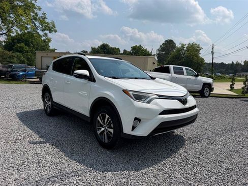 Used 2018 Toyota RAV4 XLE FWD image 4