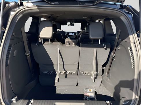 Used 2026 Chrysler Pacifica Select FWD image 28