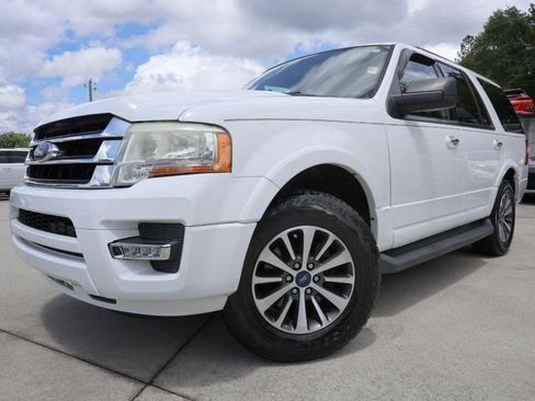Used 2017 Ford Expedition XLT RWD image 2