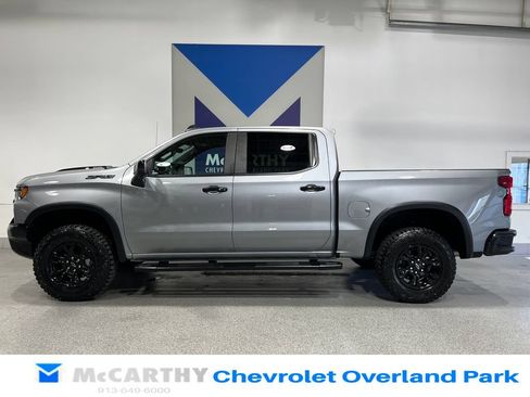 Used 2023 Chevrolet Silverado 1500 ZR2 w/ Technology Package AWD/4WD image 9